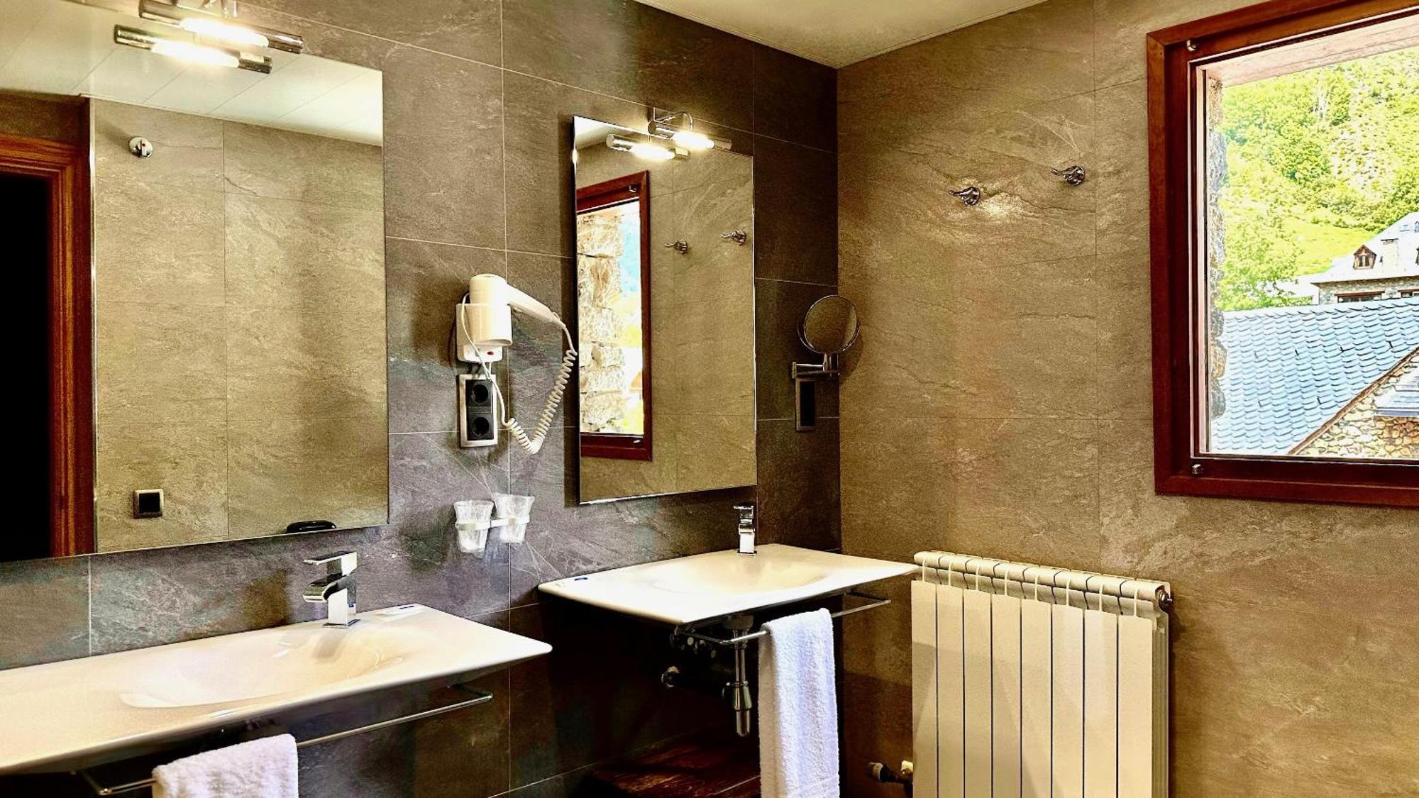 Hotel L'Auet أريابال المظهر الخارجي الصورة